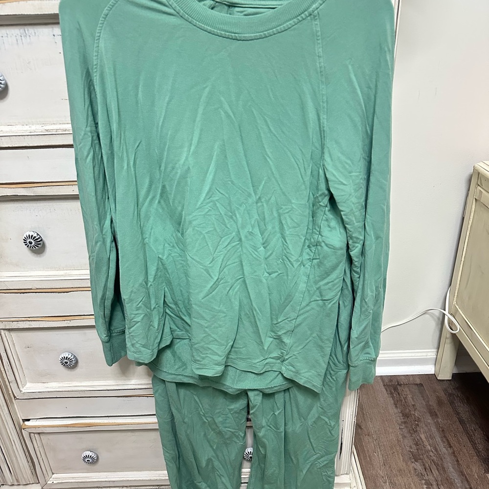 Women's Green Pajama Set - Comfortable Long Sleeve Top & Pants